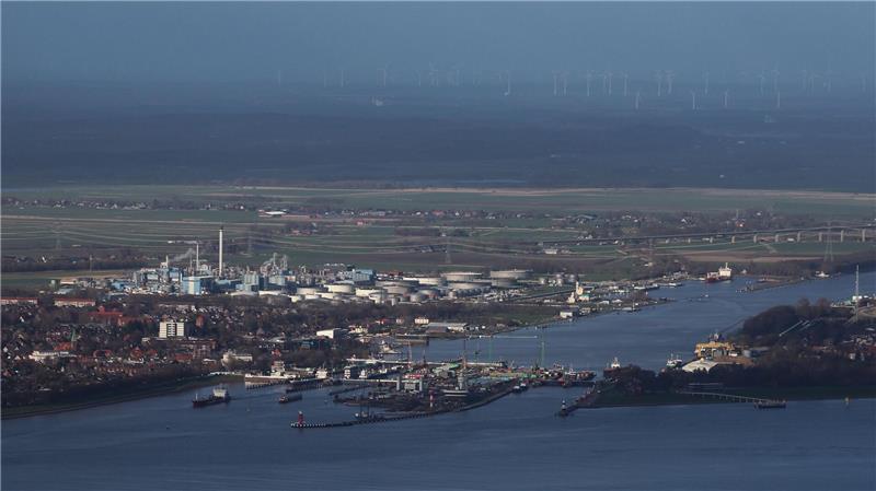Ermittlungen zu Drohnenflügen über Brunsbüttel eingestellt Über dem Industriegebiet Brunsbüttel waren im vergangenen Jahr Drohnen gesichtet worden. (Symbolbild)