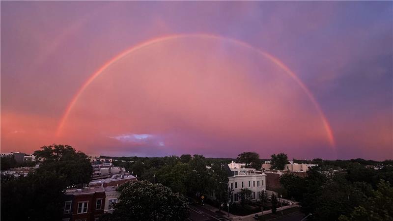 Über dem Stadtteil Capitol Hill in Washington ist ein doppelter Regenbogen zu sehen.