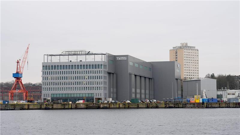 U-Boot-Boom lässt TKMS wachsen – neue Jobs in Wismar Über dem Werftgelände in Kiel wurden auch Drohnen beobachtet. (Archivbild)