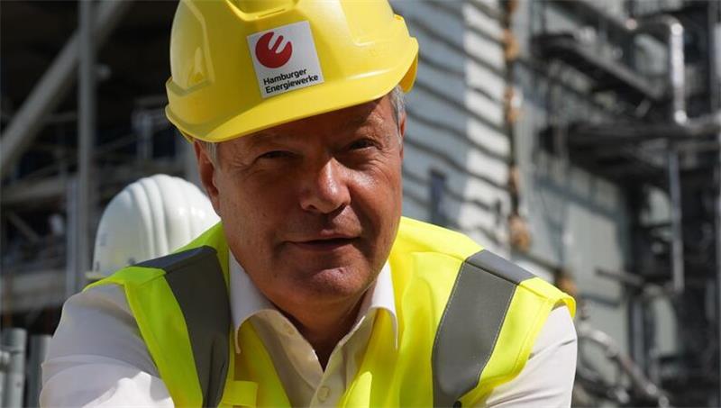 Moorburg: Robert Habeck übergibt Förderbescheide für Wasserstoff-Elektrolyseur Über ein neues Wasserstoff-Industrie-Netz sollen unter anderem energieintensive Unternehmen im Hafen versorgt werden.