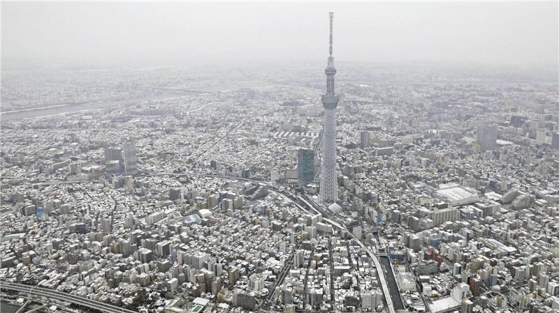 Über eine Metallbrücke konnten die Eingeschlossenen gerettet werden. (Archivbild)