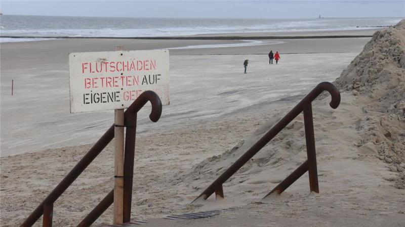 Über nötige Küstenschutzmaßnahmen wollen Experten am Ende der laufenden Sturmflutsaison entscheiden. (Archivfoto)
