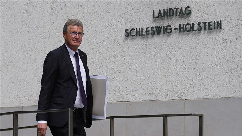 Schleswig-Holstein will Blockaden im Parlament vorbeugen „Über zwei Jahre hat die interfraktionelle Arbeitsgruppe alles an Gesetzen, Verordnungen und Gremienbesetzungen im Hinblick auf Resilienz gegenüber extremistischen Einflüssen geprüft“, sagte der FDP-Abgeordnete Bernd Buchholz. (Archivbild)