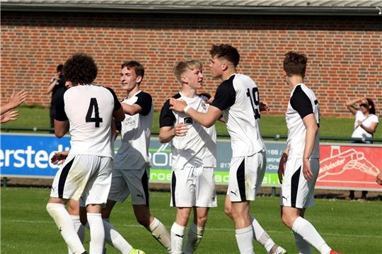 Überflieger: Die U 19 des JFV A/O/B/H/H hat den Regionalliga-Aufstieg geschafft.
