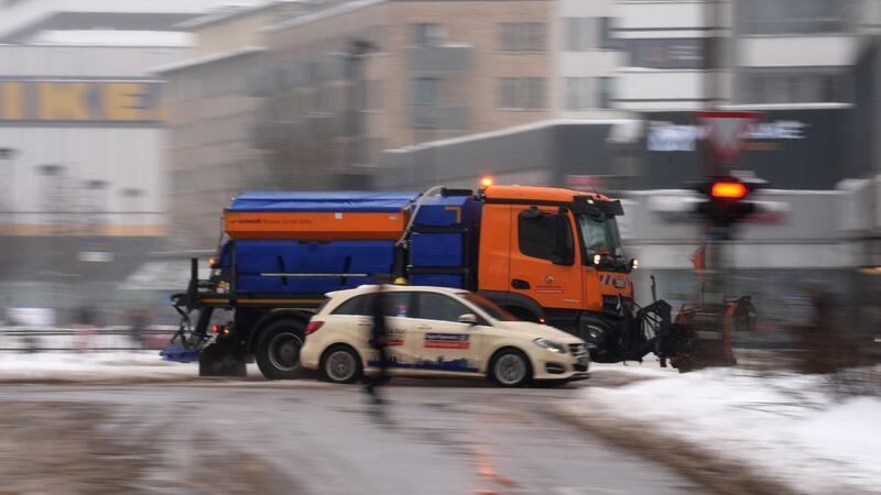 Überfrierende Nässe führt vereinzelt zu Unfällen aufgrund von Glätte im Norden. (Symbolbild)