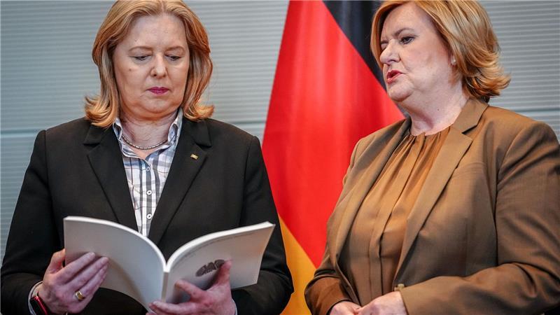 Übergabe des Jahresberichts 2024 der Wehrbeauftragten