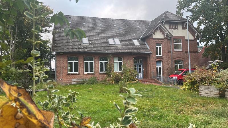 Übergangsstandort: In der Alten Schule in Hörne soll die Grundschule Hollern-Twielenfleth während des Neubaus untergebracht werden.