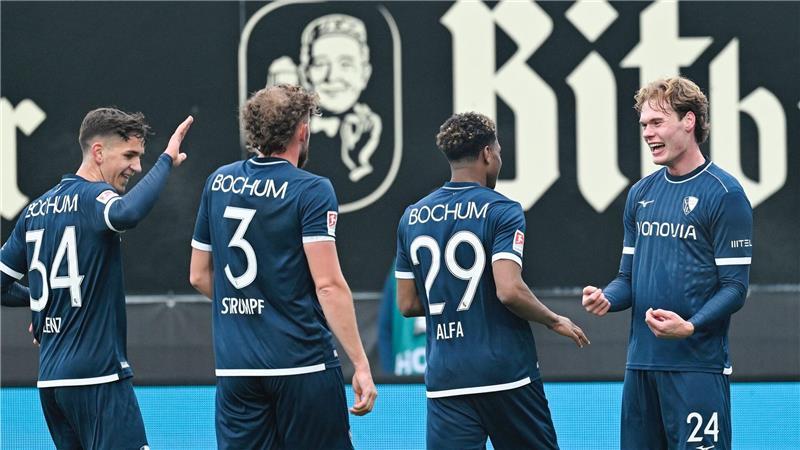 Überraschendes Tor zum 1:0 für Bochum: Mats Pannewig (r).