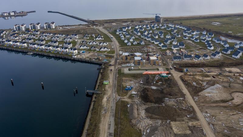 Übersicht über die neu gebauten Häuser und Apartments des Ostseeresort Olpenitz. Wie es dort weitergeht, ist unklar.