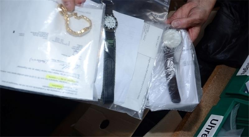 Uhren und Schmuck in reicher Auswahl lagern im Fundbüro.