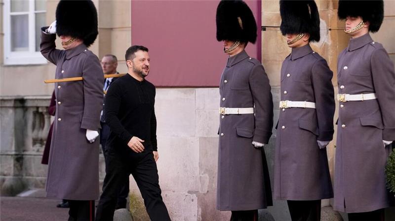 Ukraine-Sondergipfel in London: Der ukrainische Präsident Selenskyj trifft am Lancaster House ein.