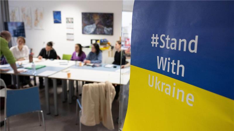 Verlängerung für Ukrainer-Aufnahme - auch für Männer? Ukrainerinnen und Ukrainer müssen in der Europäischen Union, um Schutz zu erhalten, keinen Asylantrag stellen. (Symbolbild)