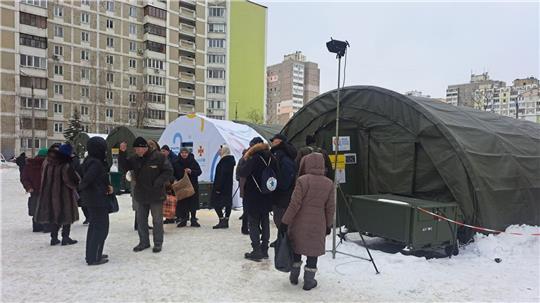 Ukrainische Behörden arbeiten mit internationalen Hilfsorganisationen zusammen, um von Heizungsausfällen betroffenen Menschen zu helfen. (Archivbild)