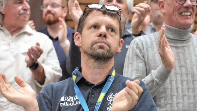 Ulf Griemsmann sitzt meist auf der Haupttribüne und dokumentiert das Spielgeschehen für den Liveticker.