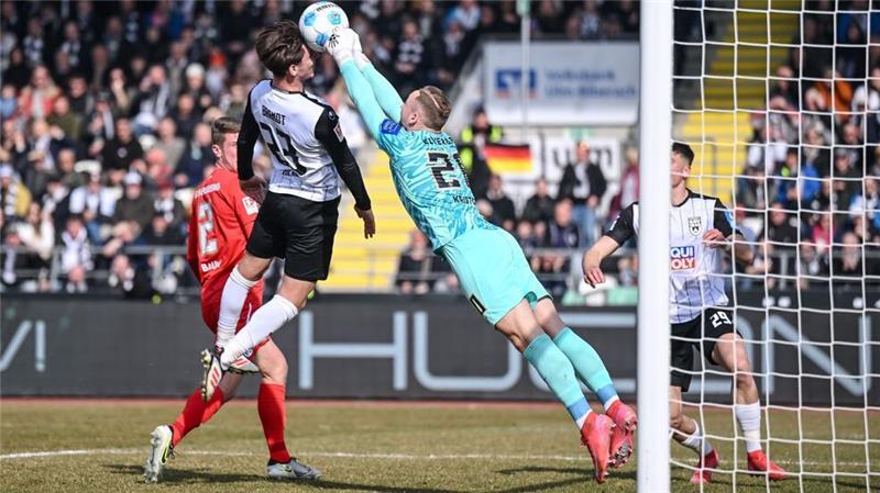 Gaal-Tor zählt nicht: Nullnummer zwischen Ulm und Elversberg Ulm und Elversberg lieferten sich ein umkämpftes Duell.