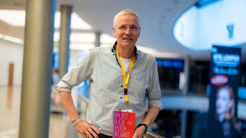 Hochbegabt mit IQ 130 plus: enorme Skills und viele Hürden Ulrich Pieper, Autor des Buches „Plötzlich hochbegabt“, nimmt am Hochbegabtentreffen in Duisburg teil.