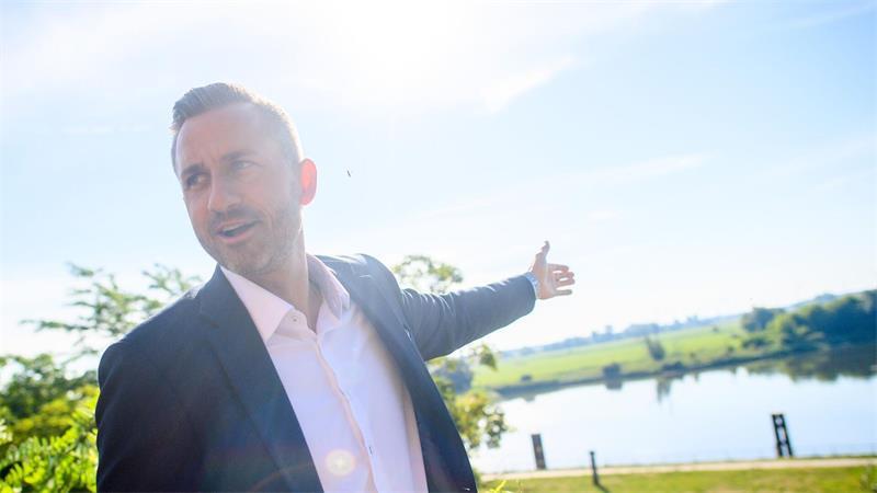 Ulrich Siegmund – gefeiert wie ein Politik-Popstar Ulrich Siegmund - ein Verkaufstalent für Raumdüfte und AfD-Politik.