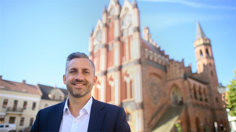Ulrich Siegmund – gefeiert wie ein Politik-Popstar Ulrich Siegmund - ein Verkaufstalent für Raumdüfte und AfD-Politik.