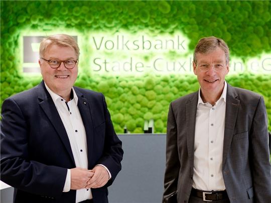 Ulrich Sievert (links) und Henning Porth steuern die Volksbank.