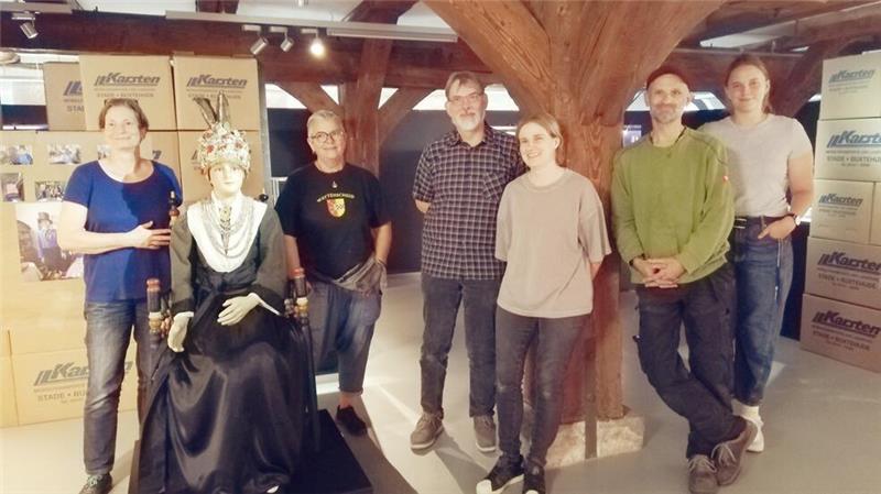 Die 5 skurrilsten Objekte im Schwedenspeicher Ulrike Habeck (v. li.), Katrin Mielitz, Marcus Bohlmann, Katharina Kaiser, Martin Börner und Carla Fromme gehören zum Team, das die Exponate aus dem Heimatmuseum gerettet hat.