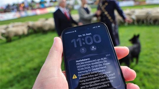 Um 11.00 Uhr machten deutschlandweit die Mobiltelefone Alarm.