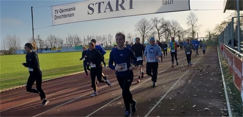 Um 12.15 Uhr startet im Kehdinger Stadion der Hauptlauf.