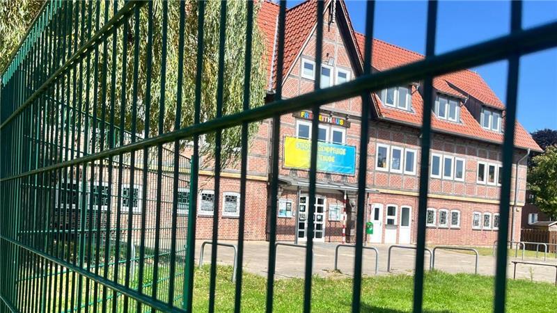 Ärger um Buxtehudes Freizeithaus: Jugendliche kündigen Protest an Um 21.30 Uhr müssen die Veranstaltungen im Freizeithaus enden, am Wochenende soll es in der Regel keine mehr geben.