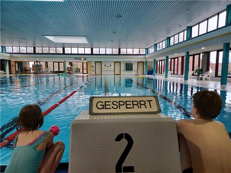 Um Energie zu sparen wird das Solemio-Hallenbad im Sommer geschlossen, Kinderschwimmkurse sind abgesagt. Foto: Feindt