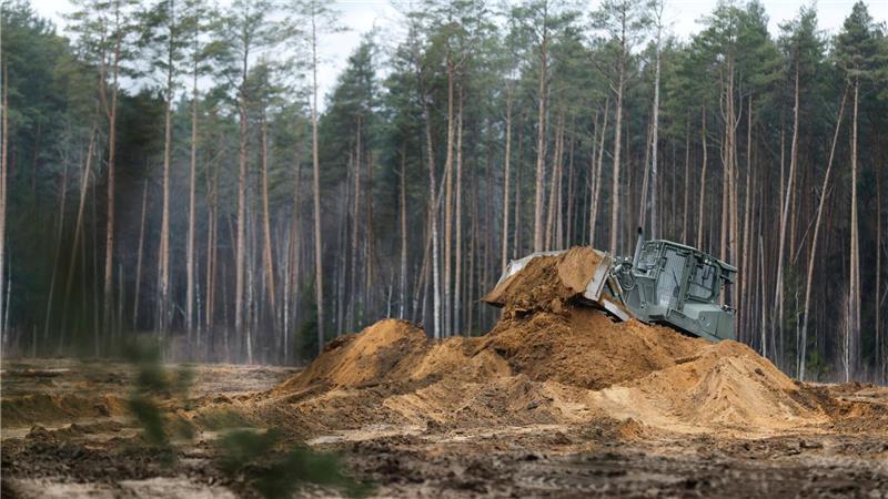 Militär sucht weiter nach US-Soldaten in Litauen Um den Einsatz zu erleichtern, haben die Helfer nach Angaben der US-Streitkräfte das sumpfige Areal um den georteten Standort des Fahrzeugs trockengelegt.