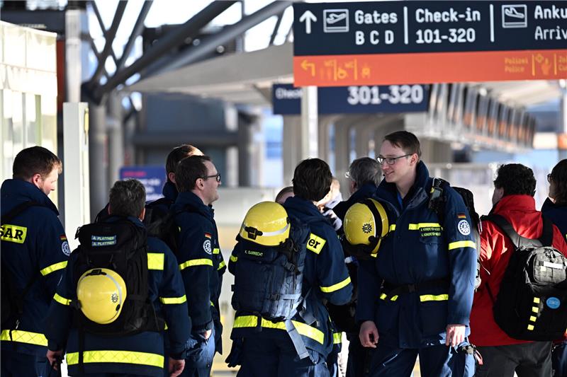 Um den Opfern der schweren Erdbeben in der Türkei zu helfen, machen sich Rettungskräfte des THW auf den Weg in das Krisengebiet. Foto: Federico Gambarini/dpa