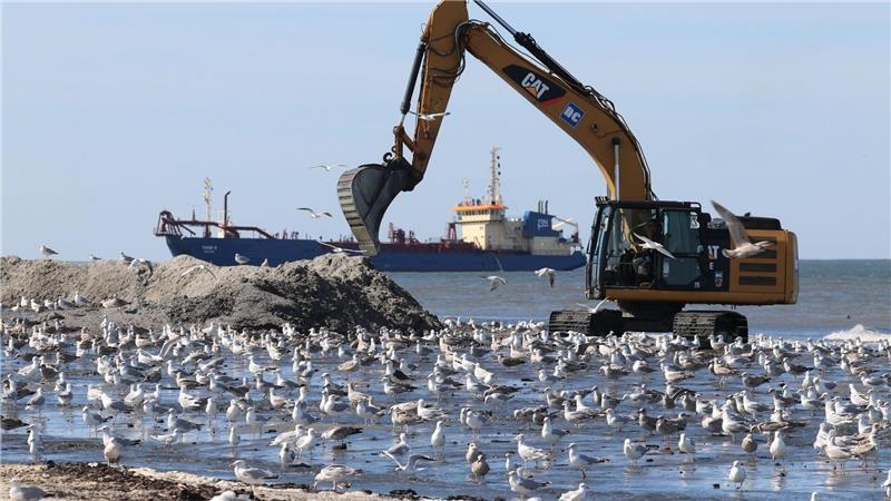 Um den Westen der Insel Norderney zu schützen, wurden zuletzt tausende Kubikmeter Sand aufgespült. 