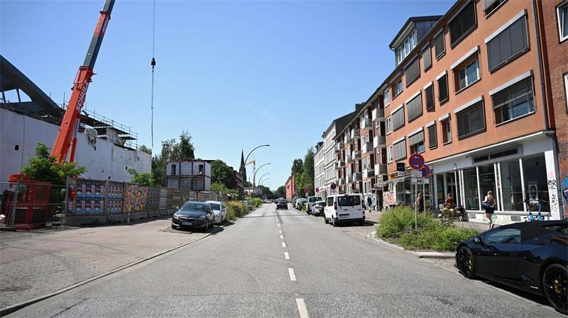 Friseurin an Verkehrsknoten Sternbrücke: „Das geht nicht mehr“ Um die Brückenteile an die Baustelle zu transportieren, wurden die Bäume der Max-Brauer-Allee im Schanzenviertel gefällt.