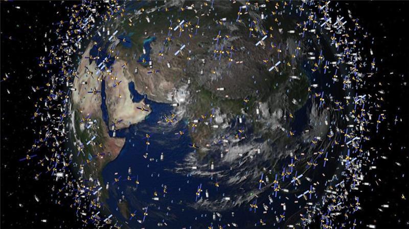 Um die Erde kreisen bereits zigtausende Satelliten aus Metall - nun soll einer aus Holz dazukommen. (Archivbild)