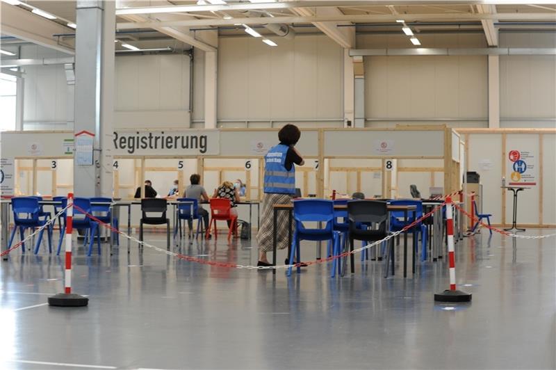 Um die Mittagszeit herrscht am Donnerstag wenig Betrieb im Stader Impfzentrum . Allerdings geht das auch anders. Der Rekord liegt bei 1831 Impfungen an nur einem Tag. Fotos: Berlin