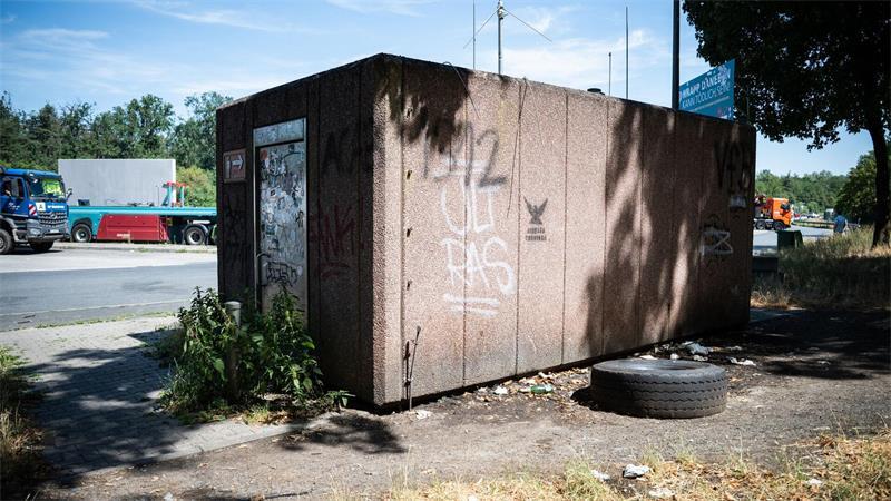 Um die Toiletten auf Deutschlands Autobahn-Rastplätzen zu erneuern, bräuchte es Hunderte Millionen Euro. (Archivbild)