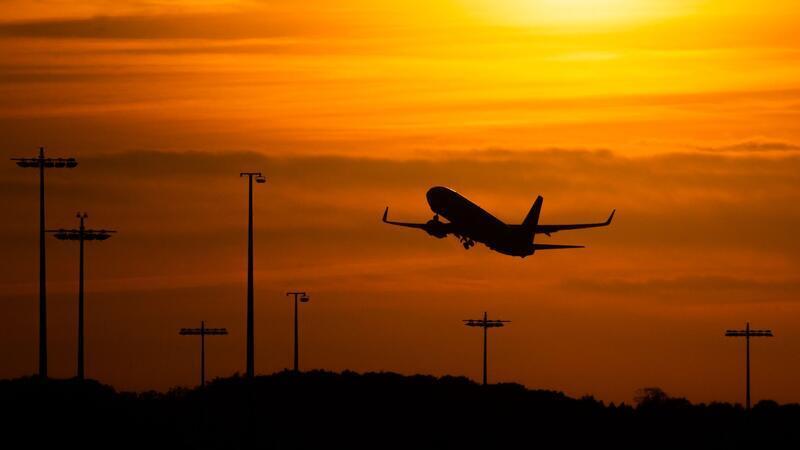 Weihnachtsferien in Hamburg starten – Airport rechnet mit großem Andrang Um die Weihnachtsfeiertage rechnet der Airport Hamburg mit bis zu 42.000 Fluggästen pro Tag. (Archivbild)