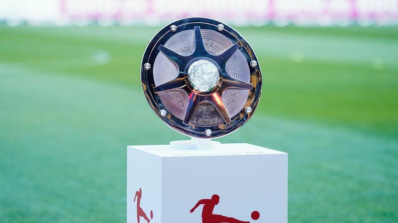 Das Wichtigste zum Saisonstart in der 2. Fußball-Bundesliga Um diese Meisterschale spielen in der kommenden Saison wieder 18 Zweitligisten