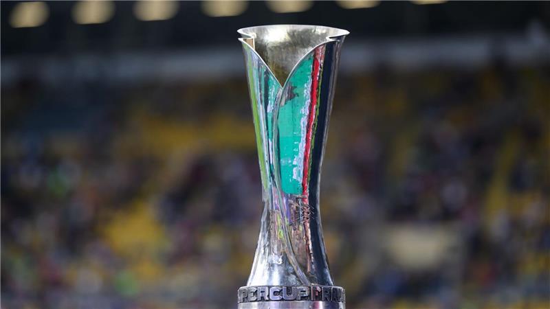 Wolfsburgs Trainer über FC Bayern: „Natürlich ein Statement“ Um diesen Pokal geht es: Der Supercup wird am Samstag in Karlsruhe vergeben. (Archivbild)