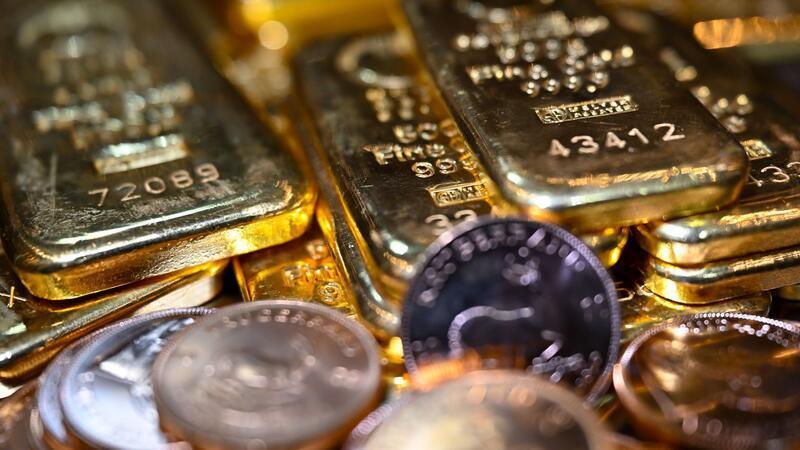 Um geschätzte 300.000 Euro in Goldmünzen haben unbekannte Betrüger einen 91-Jährigen gebracht. (Symbolbild)