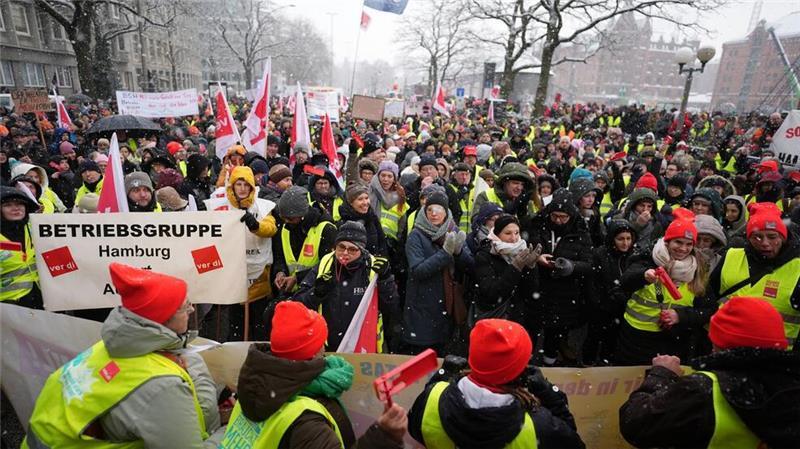 Warnstreik in Hamburg: Es drohen Einschränkungen Um ihrer Forderung nach einer tariflichen Altersteilzeitregelung Nachdruck zu verleihen, hat die Gewerkschaft Verdi Beschäftigte der Stadt Hamburg zu einem Warnstreik aufgerufen. (Archivbild)