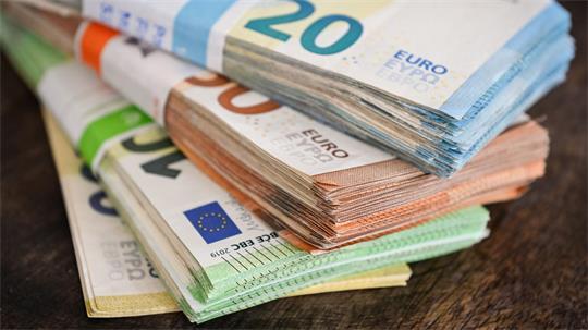 Um illegales Geld zu waschen, sprechen Kriminelle wieder vermehrt Jugendliche an.