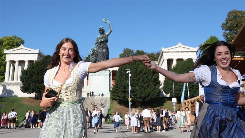 „Bilderbuchstart“ und Söder-Lob: Krause eröffnet Oktoberfest Um kurz nach 9 Uhr öffnete das Festgelände.