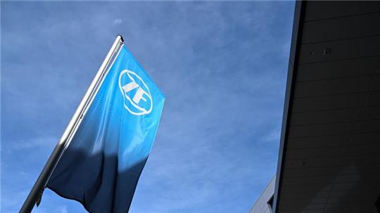 Um wettbewerbsfähiger zu werden, will der Autozulieferer ZF seine Kosten um etwa sechs Milliarden Euro senken.