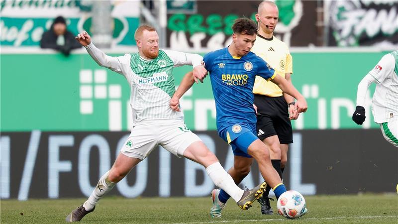 Umkämpft ging es zwischen Fürth und Braunschweig zur Sache.