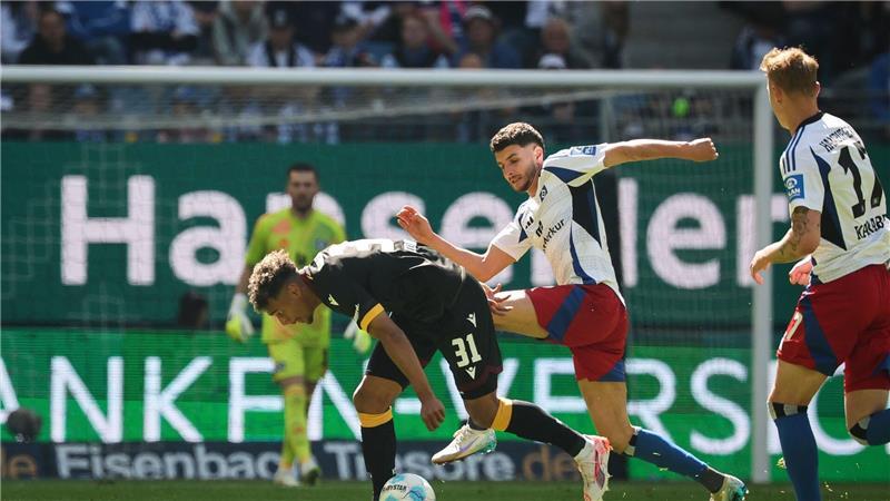 HSV stolpert erneut: 1:2 gegen den Karlsruher SC Umkämpftes Spiel zwischen dem HSV und dem Karlsruher SC.