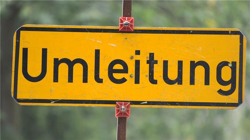 Umleitungen für die Dauer der Bauarbeiten werden Richtung Bremervörde und Hemmoor eingerichtet.