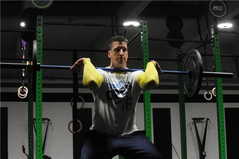 Spaß beim Leiden: Crossfit setzt immer neue Grenzen - jetzt auch in Buxtehude Umsetzen der Hantelstange: Welche Work-outs die Athleten bei einer Meisterschaft zeigen müssen, entscheidet sich erst kurz vor dem Wettkampf.
