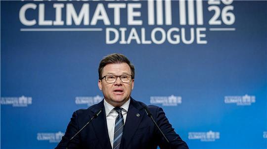 Umweltminister Carsten Schneider hat den Petersberger Klimadialog eröffnet.