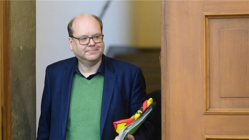 Streit um Landesbüro Naturschutz: Bisher keine Ermittlungen Umweltminister Meyer sagt, die Förderpraxis für das Landesbüro Naturschutz werde umfassend geprüft. (Archivbild)