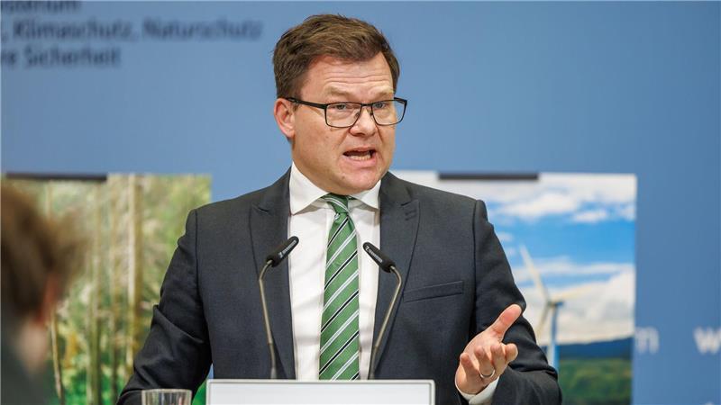 Umweltminister Schneider will am neuen Klimaprogramm gemessen werden.